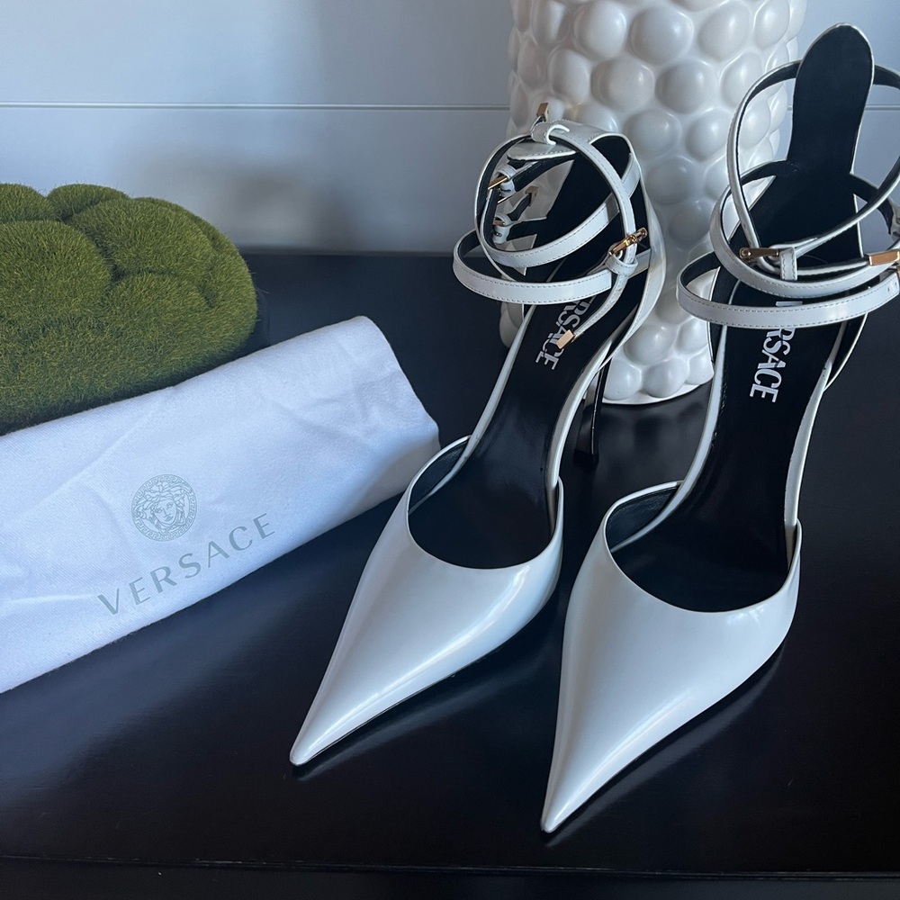 Versace Pin Point Glossed Pumps Sz 38.5 - Picture 4 of 8
